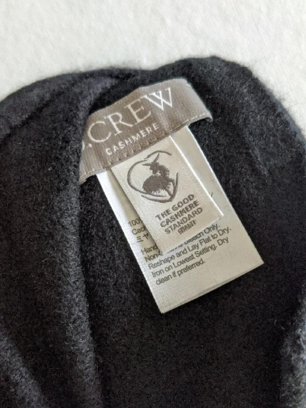 NWT - J.Crew - 100% Cashmere Oversized Wrap - Black - 33"x79" - Picture 3 of 5